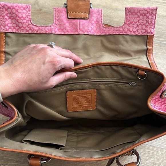 Coach pink signature bag - Picture 9 of 10